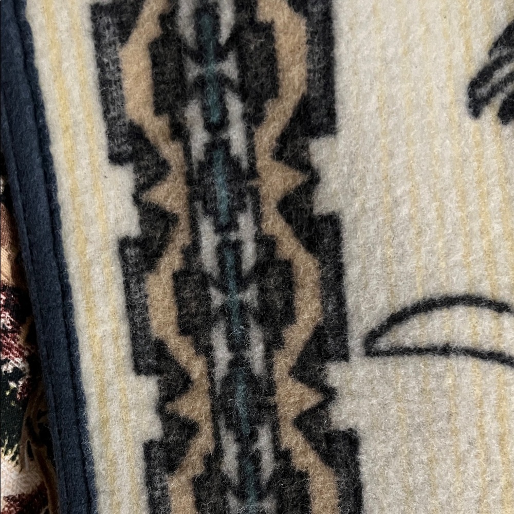Pendleton Dreamcatcher Design Baby’s Blanket. - Picture 11 of 13